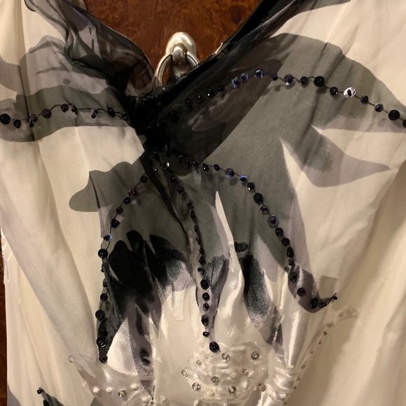 Cashe blk/white floral beaded fringe flow dress - Picture 14 of 14